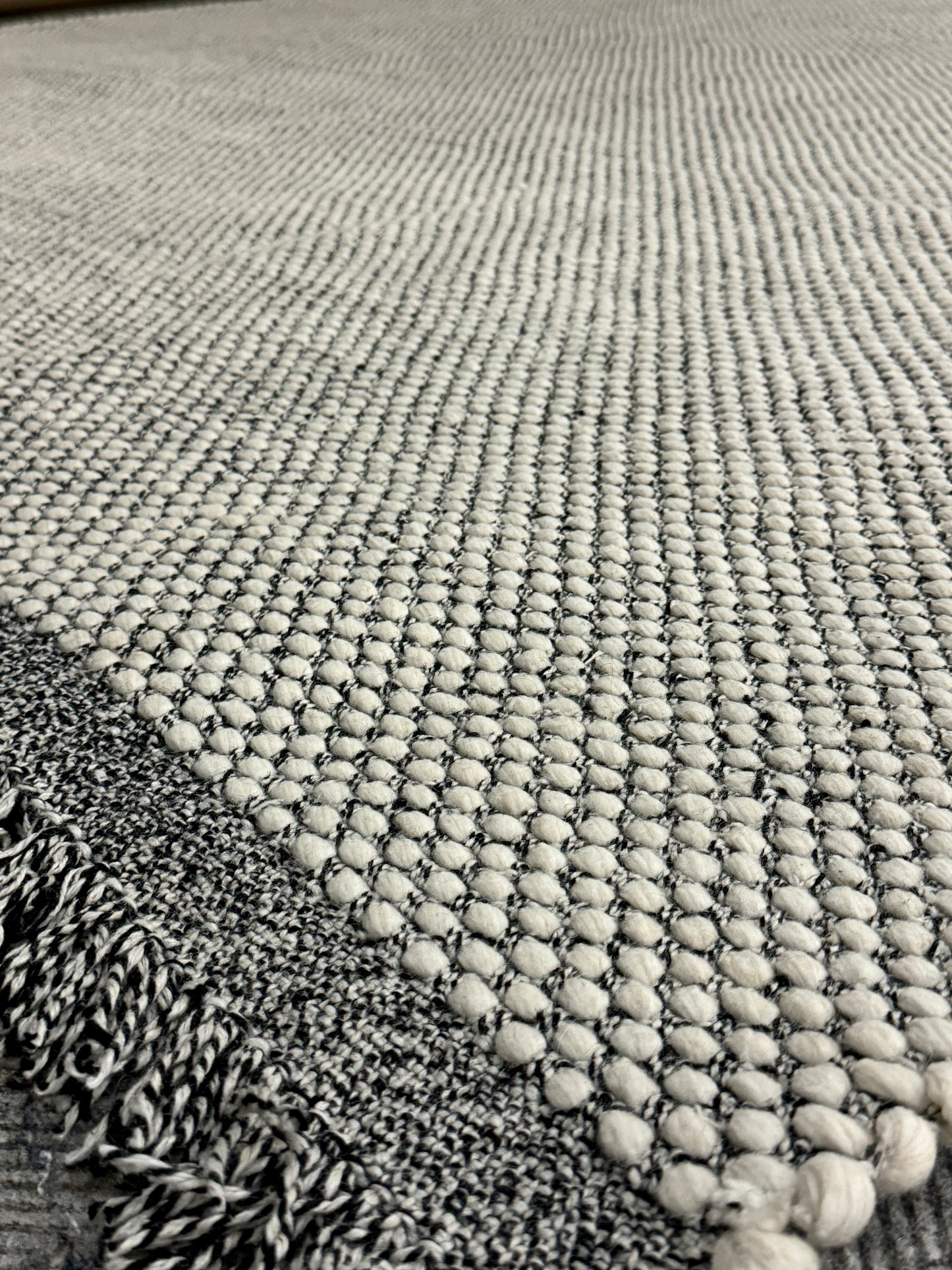 Outdoor Bazia - Black & White