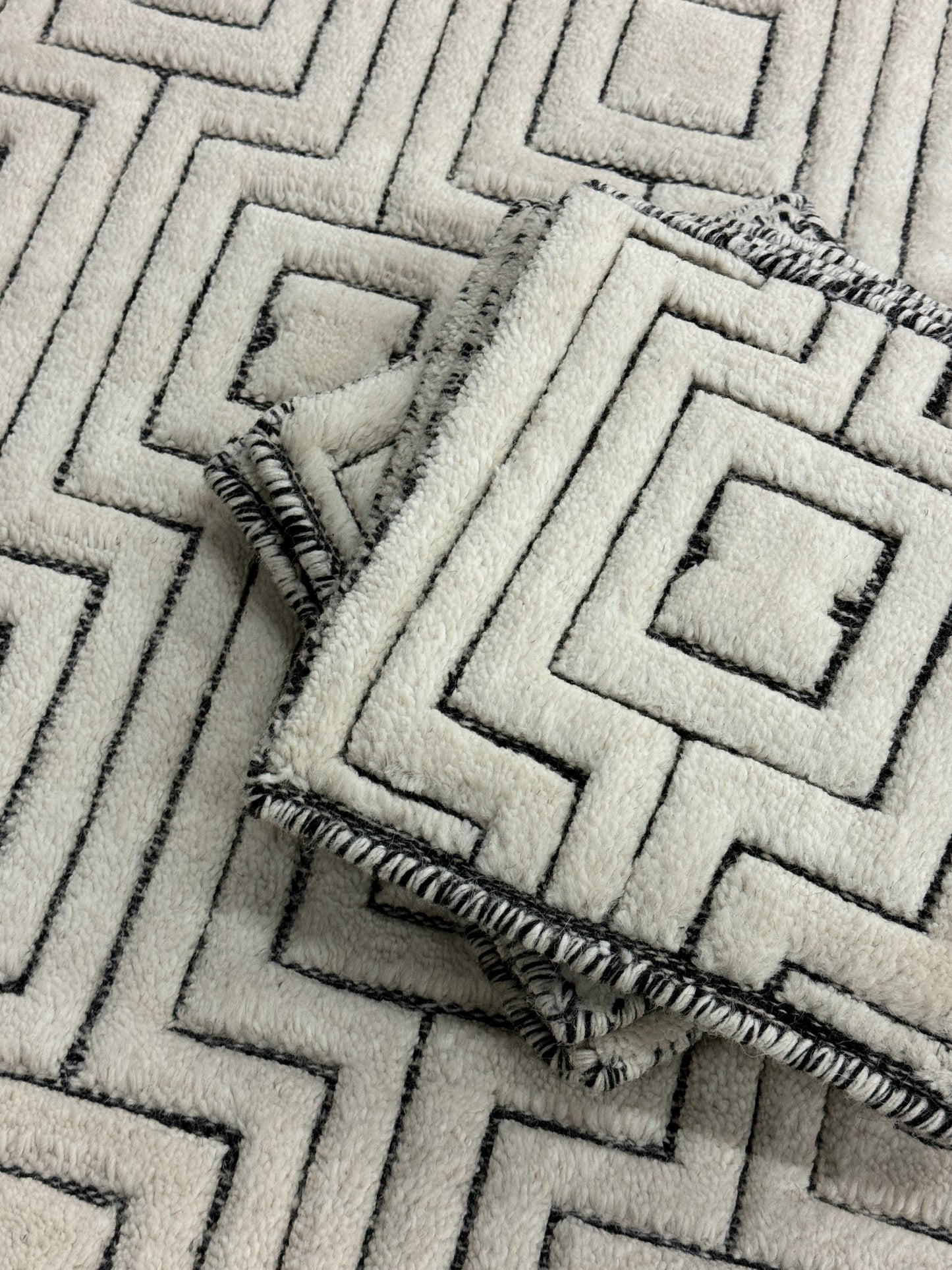 Bogi - Black & White