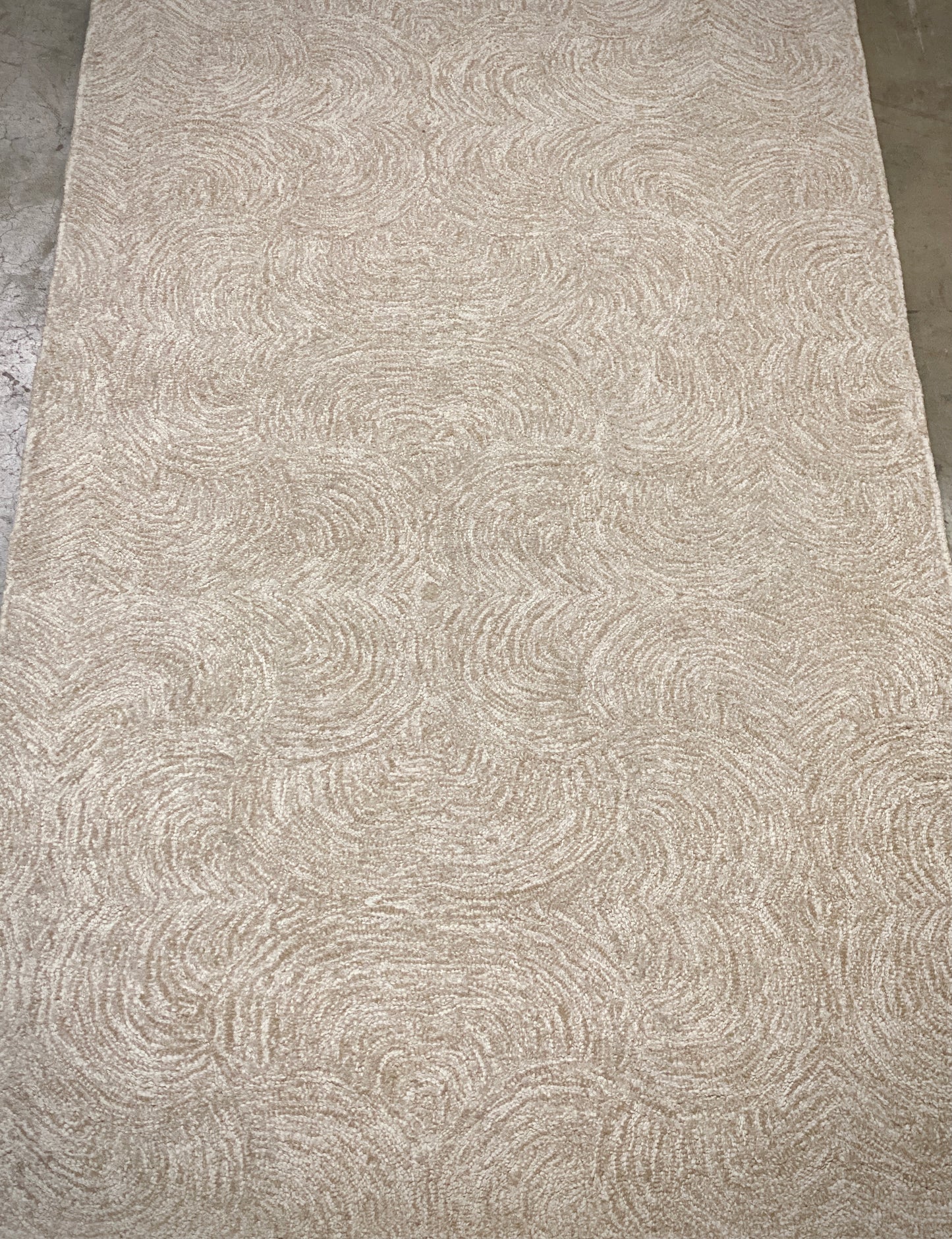 Archive Sale Jainey Swirls - Eggshell Luster 3ft 6in x 6ft 9in
