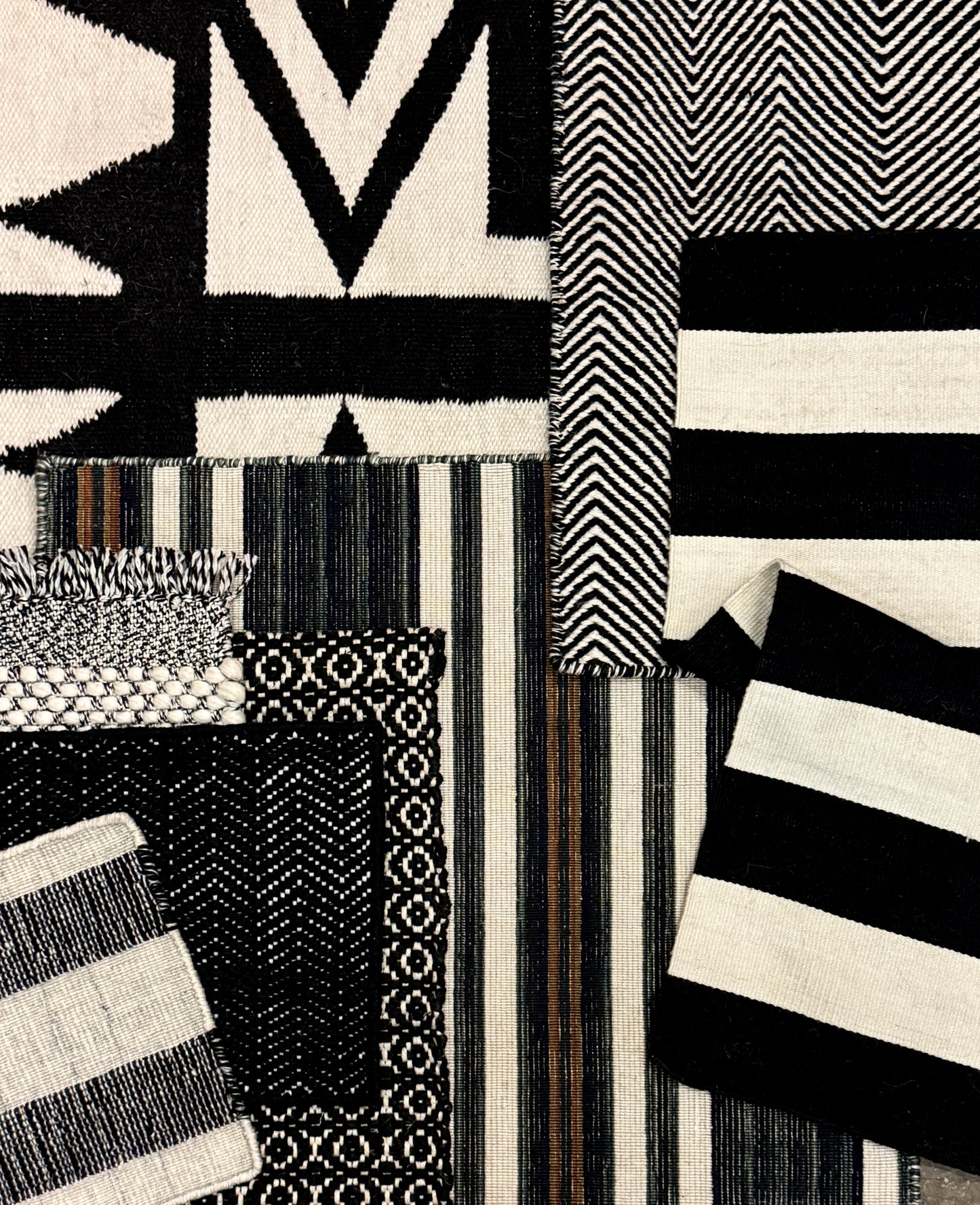 Outdoor Chevvy Weft - Black & White