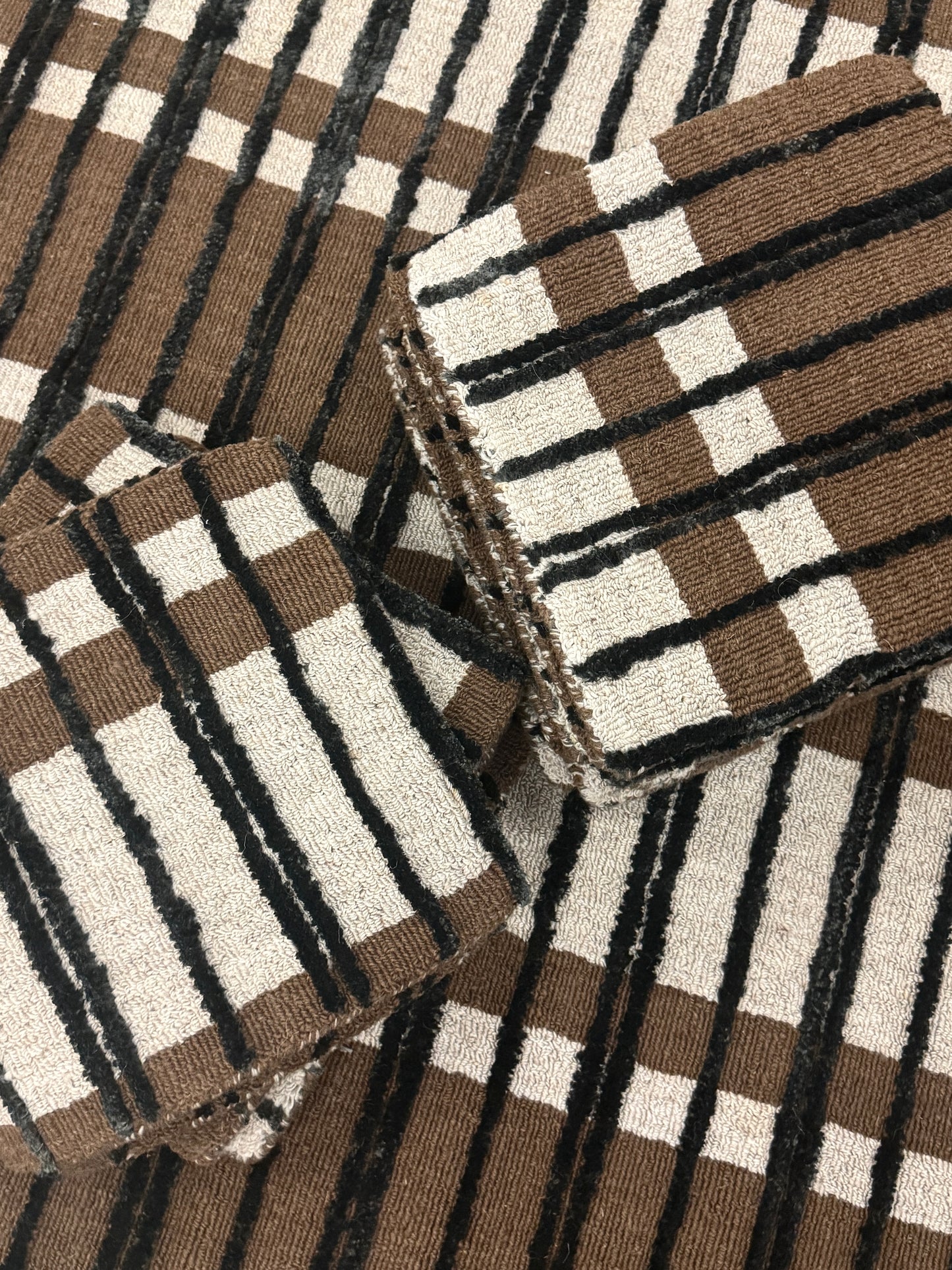 Pirnella - Basalt Silk