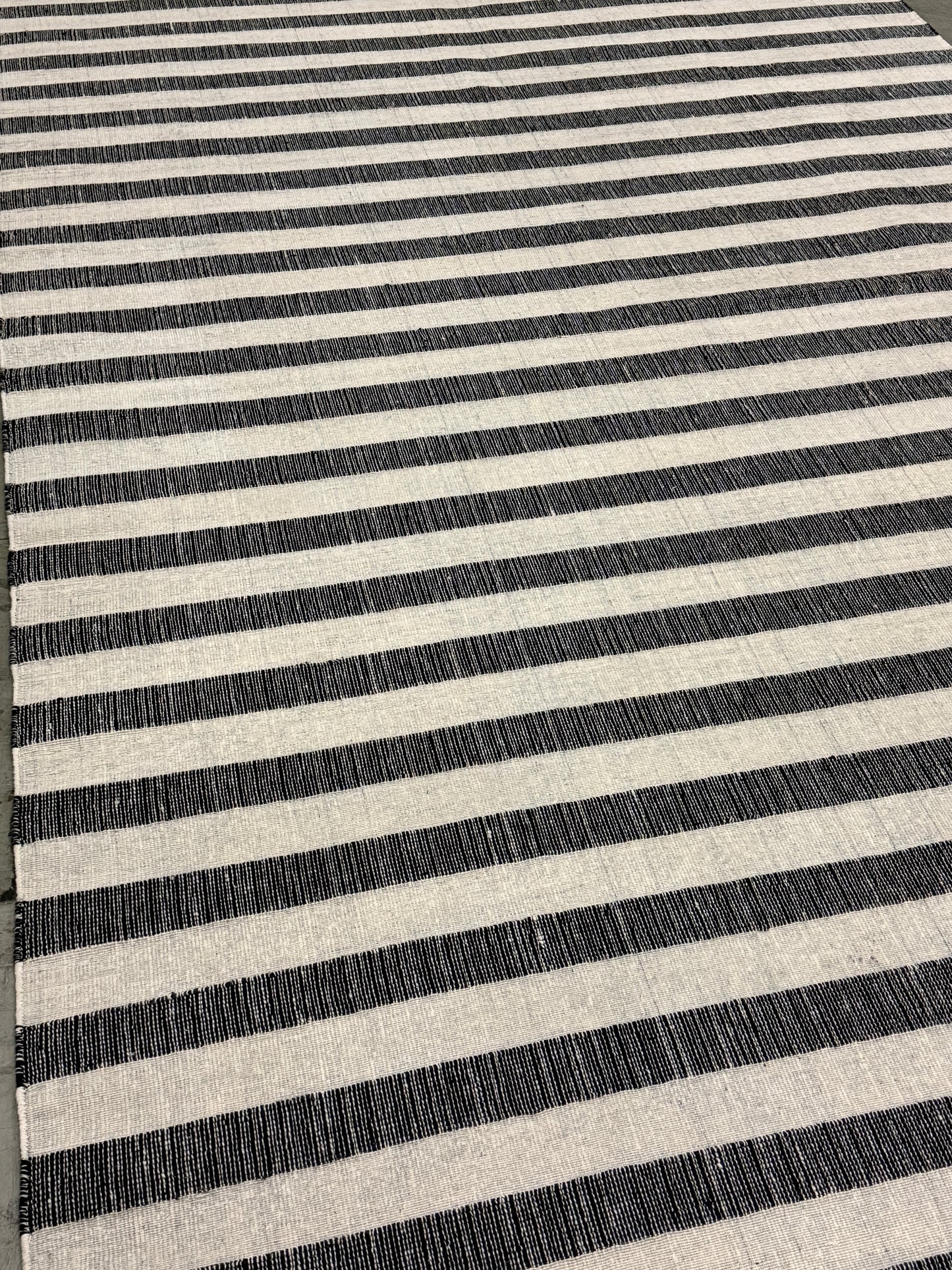 Archive Sale Outdoor Kamden Stripe - Panda Pearl 4ft x 5ft