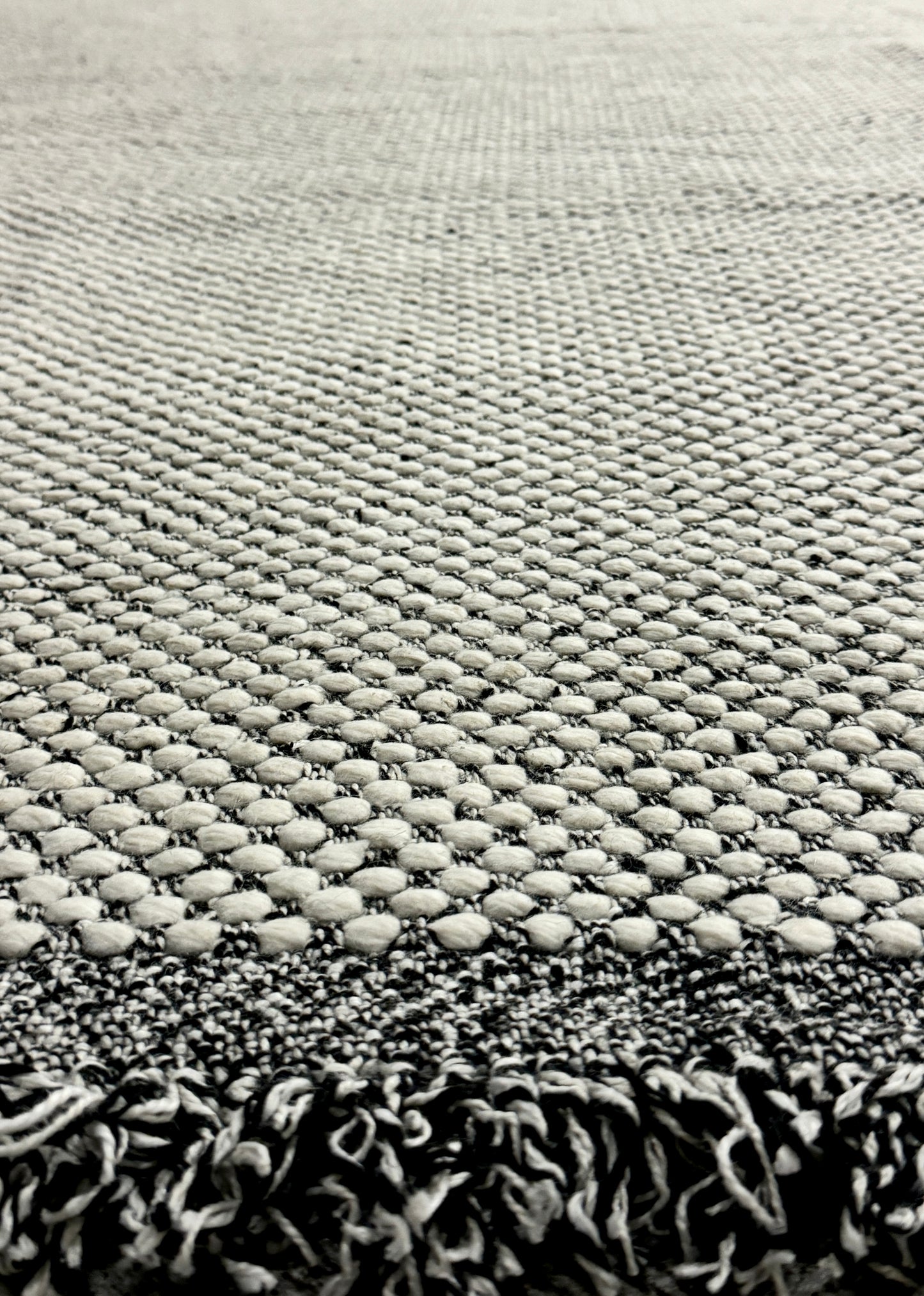 Outdoor Bazia - Black & White