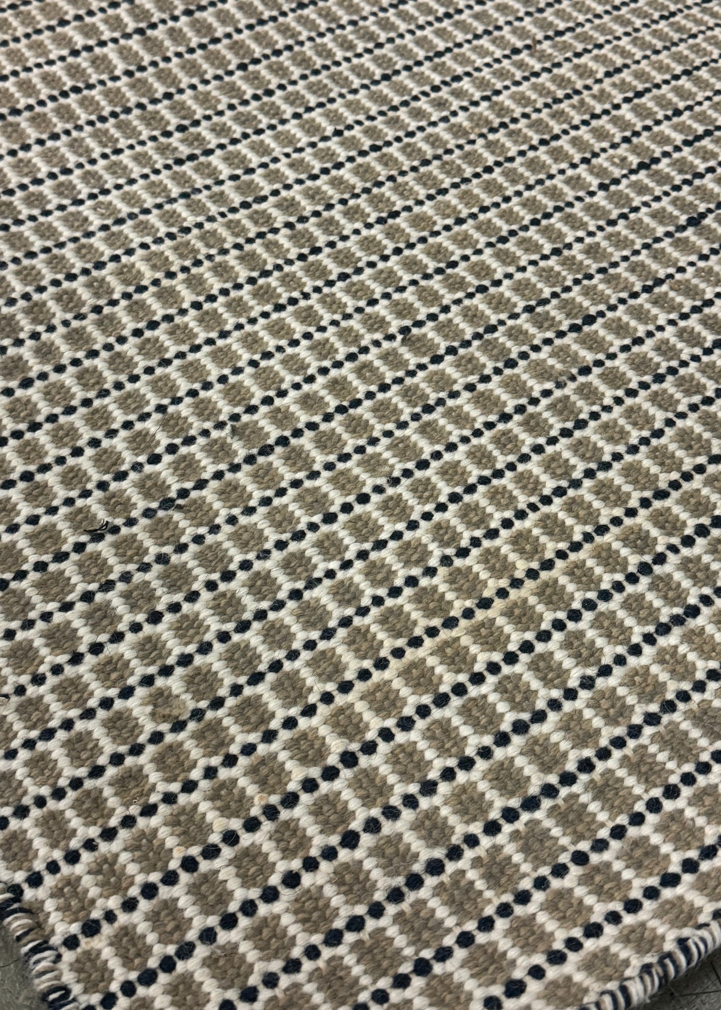 Outdoor Arthouse - Beige & Black