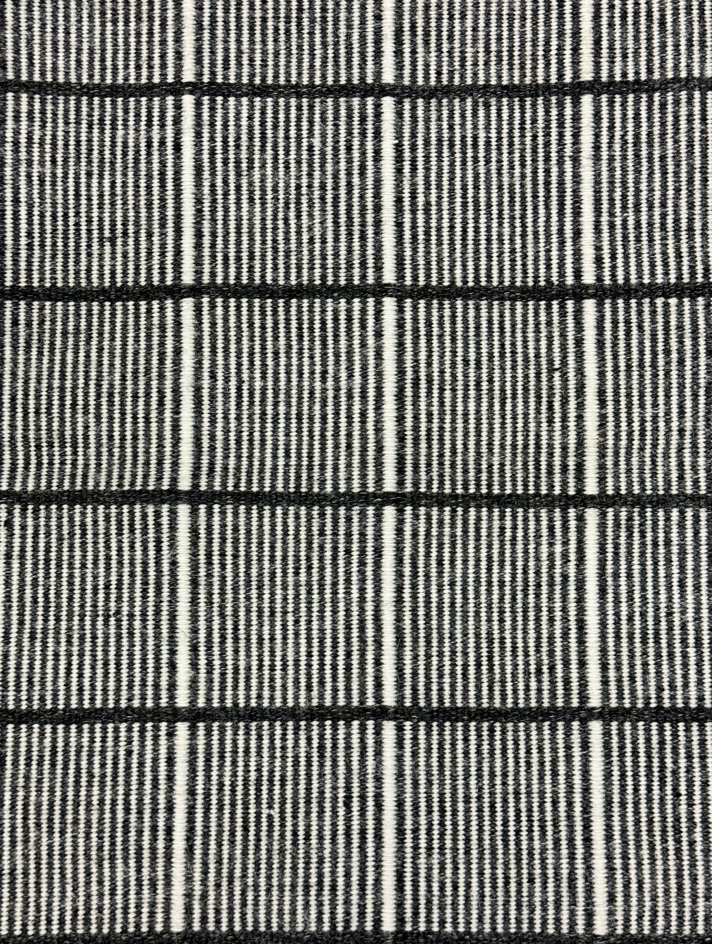 Outdoor Surri Grid - Black & White