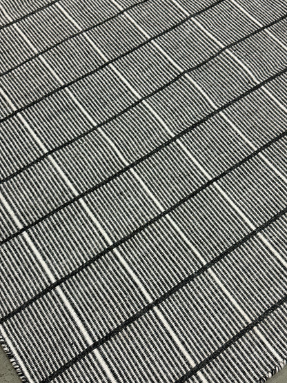 Outdoor Surri Grid - Black & White