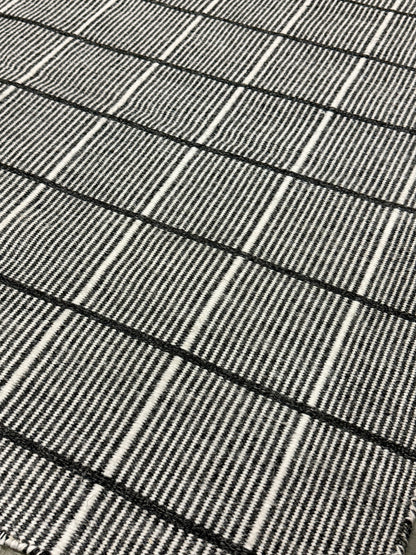 Outdoor Surri Grid - Black & White