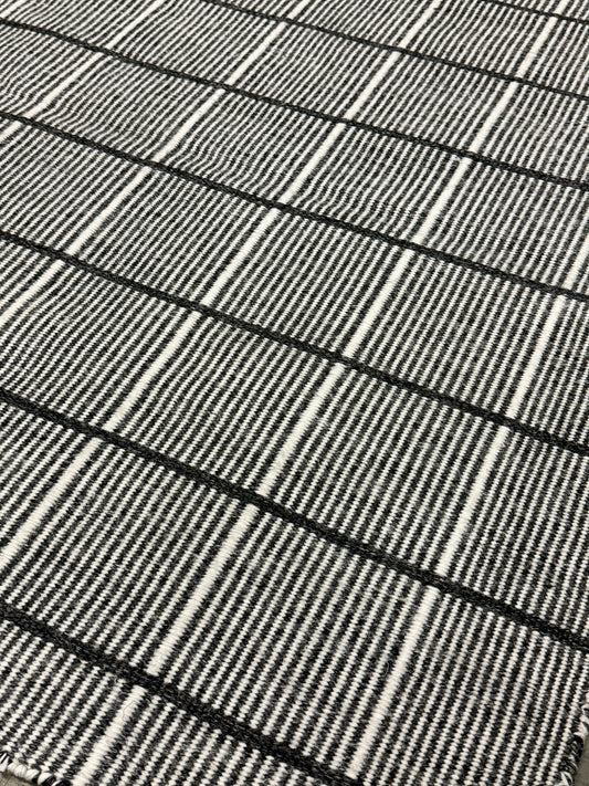 Outdoor Surri Grid - Black & White