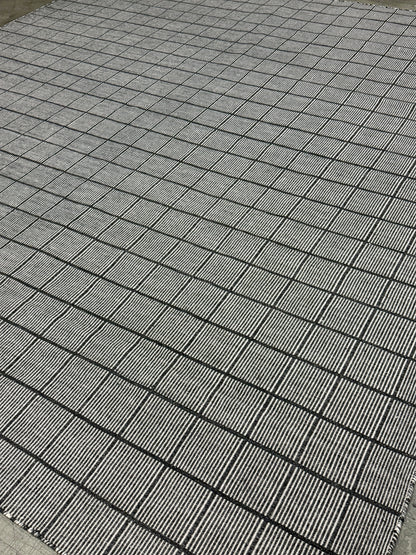 Outdoor Surri Grid - Black & White