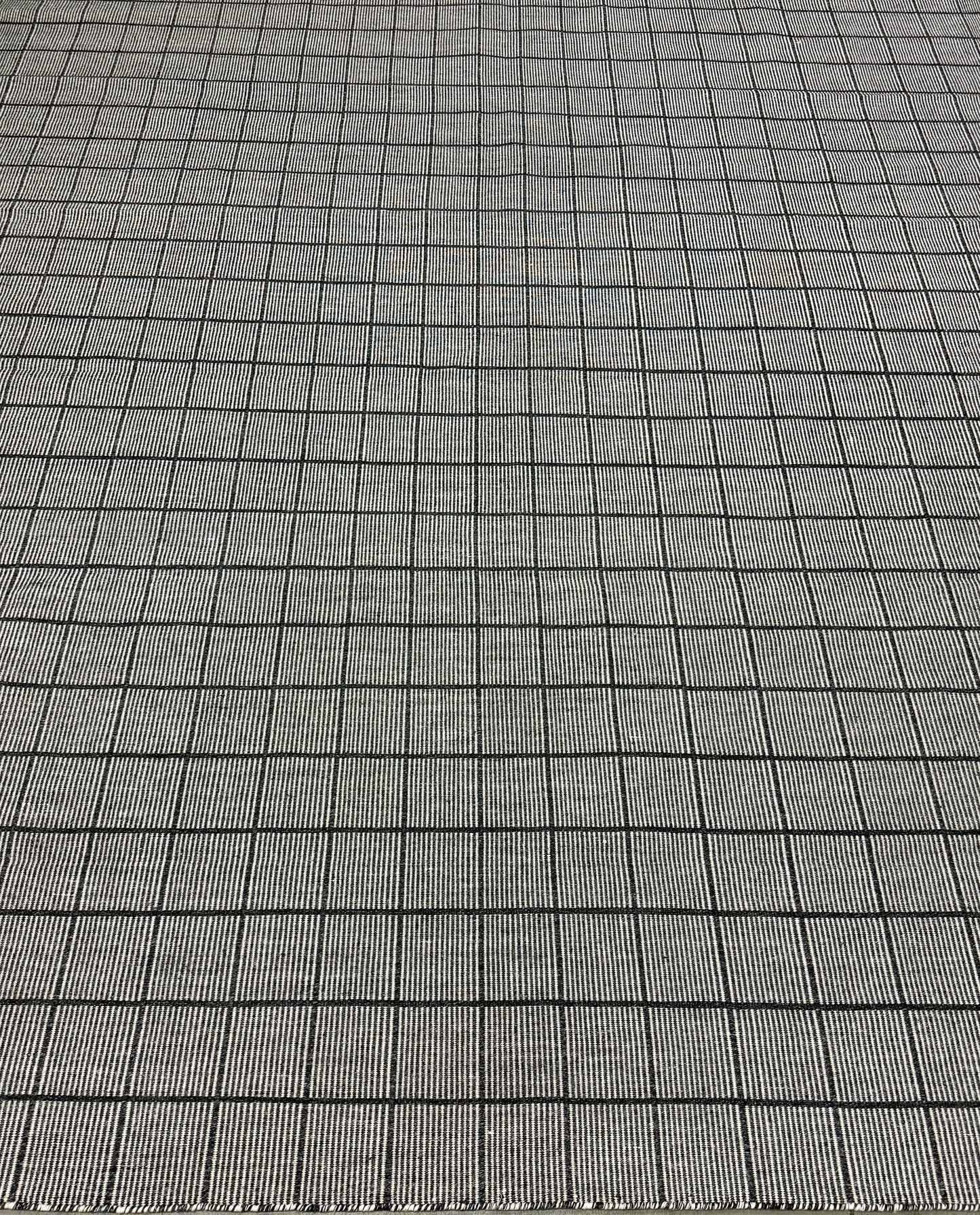 Outdoor Surri Grid - Black & White