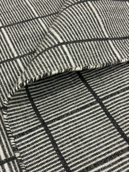 Outdoor Surri Grid - Black & White