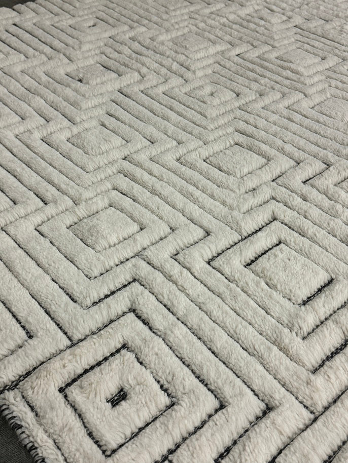 Bogi - Black & White