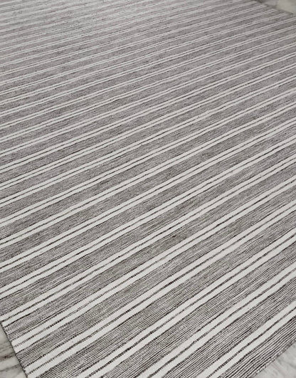 Outdoor Skirmach - Charcoal & White