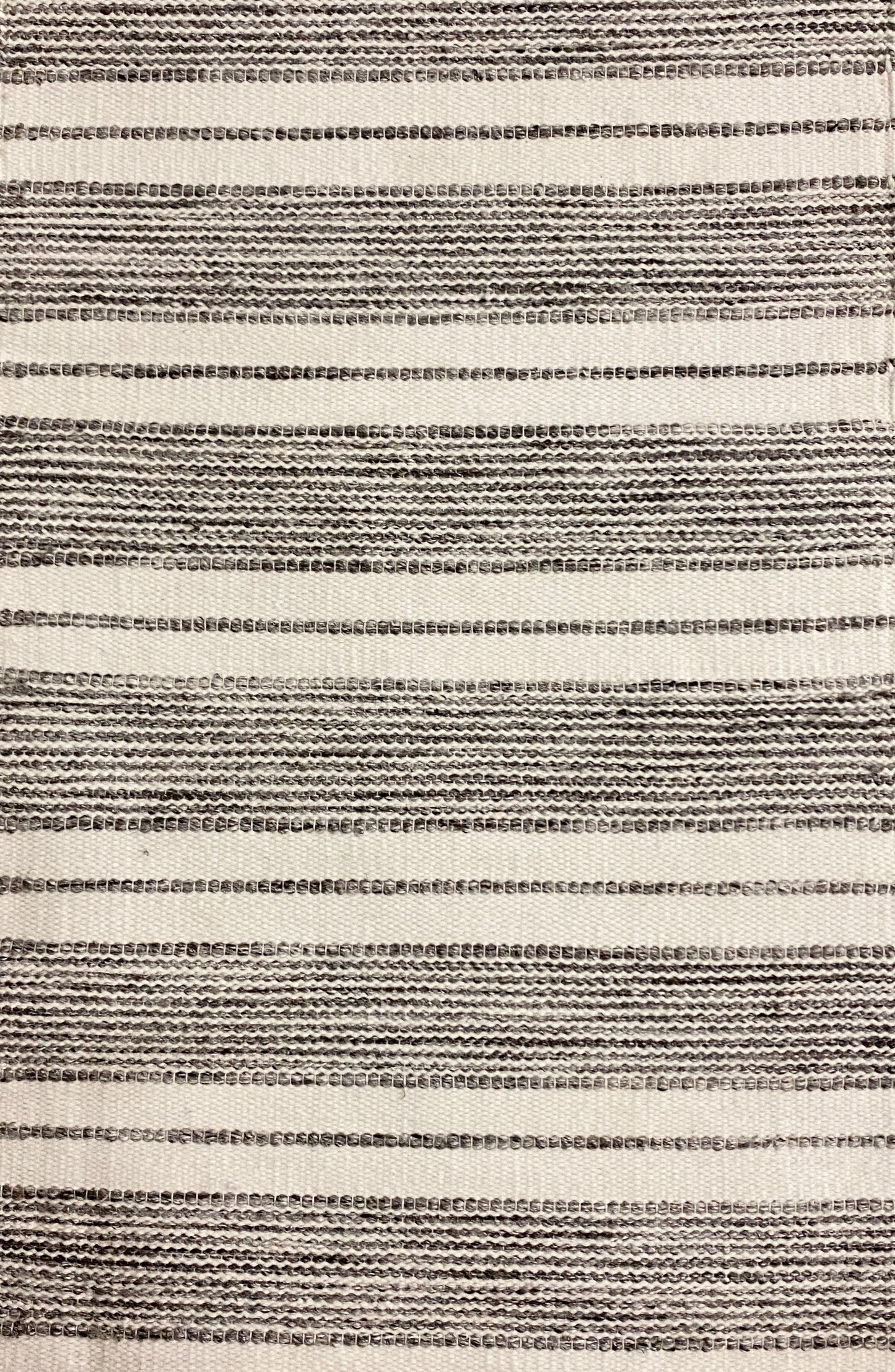 Outdoor Skirmach - Charcoal & White