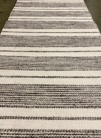 Outdoor Skirmach - Charcoal & White