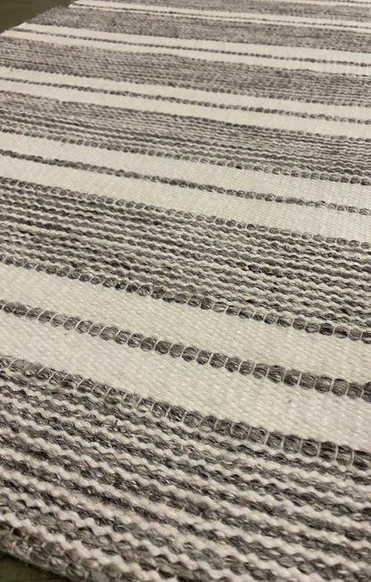 Outdoor Skirmach - Charcoal & White