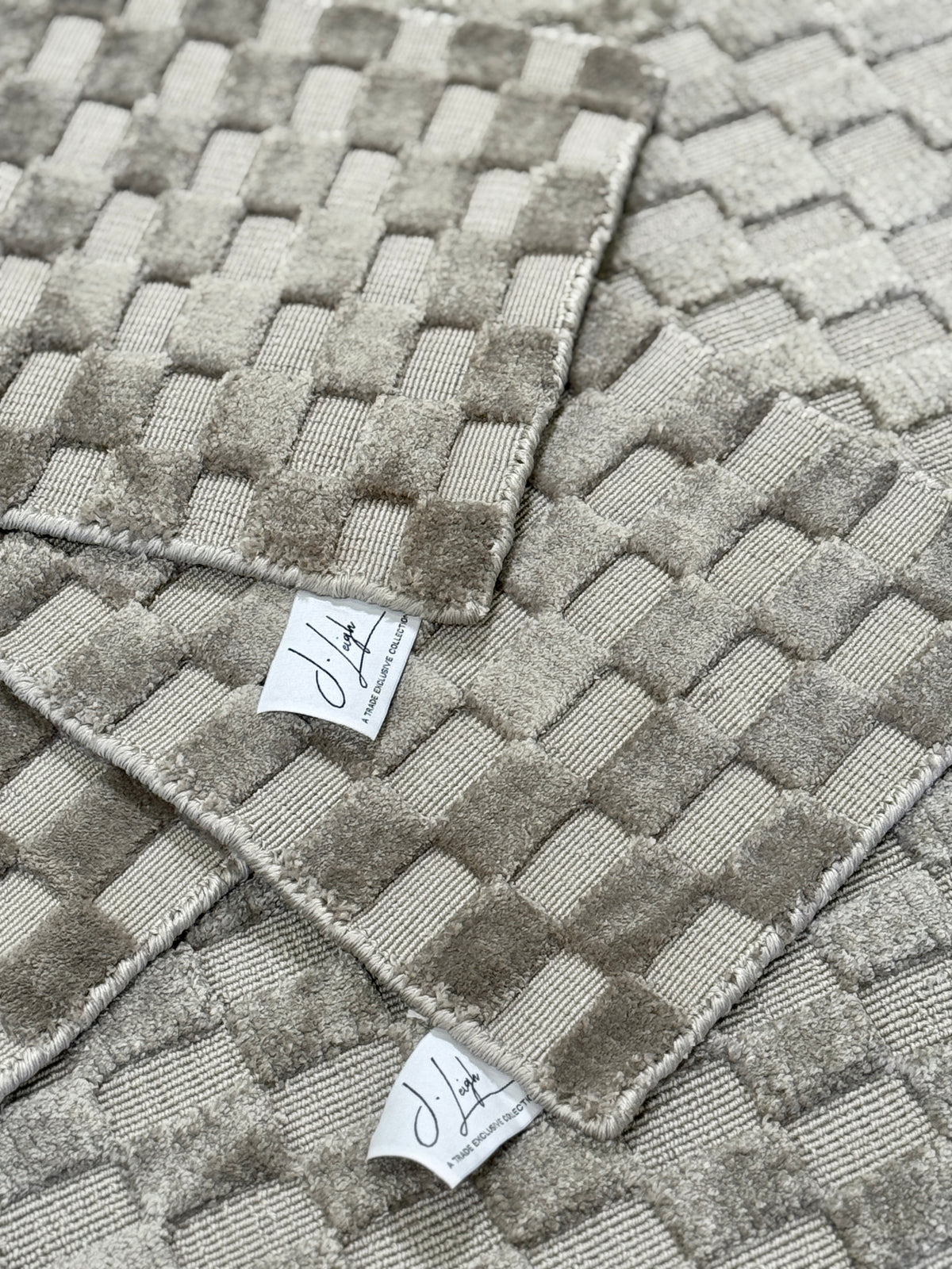 Chex Stria - Silver Diamond