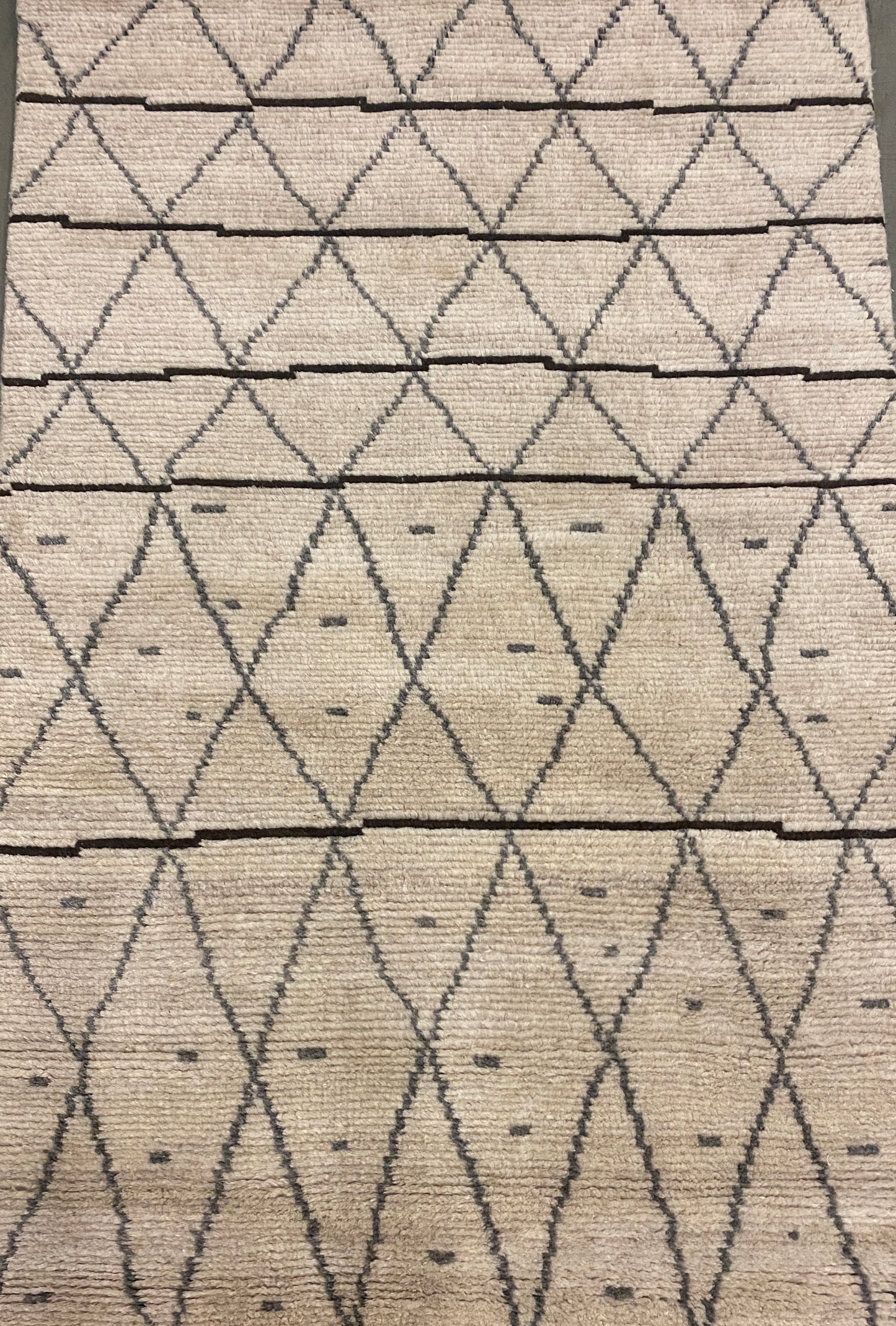 Jokati - Clipped Point Beige
