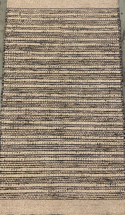 Danus 03 - Beige & Black