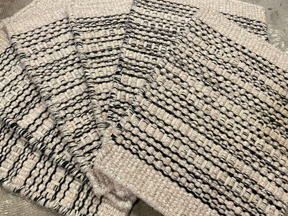 Danus 03 - Beige & Black