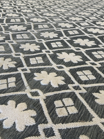 Archive Sale Erdosend Trellis - Navy & Ivory 15ft x 16ft