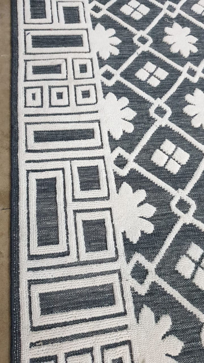 Archive Sale Erdosend Trellis - Navy & Ivory 15ft x 16ft