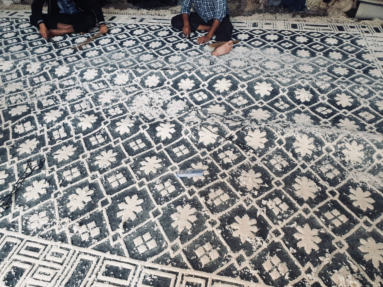 Archive Sale Erdosend Trellis - Navy & Ivory 15ft x 16ft