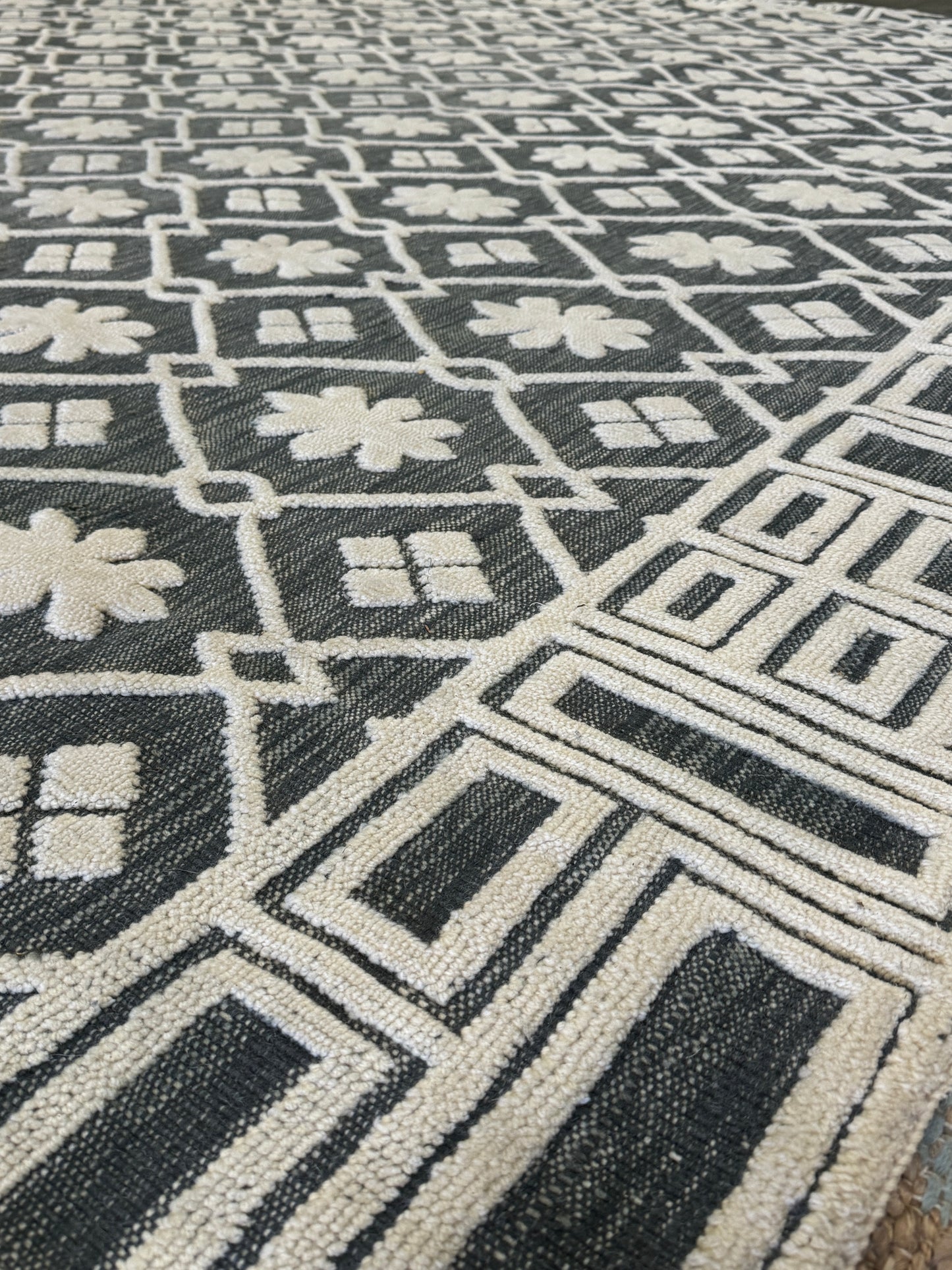 Archive Sale Erdosend Trellis - Navy & Ivory 15ft x 16ft
