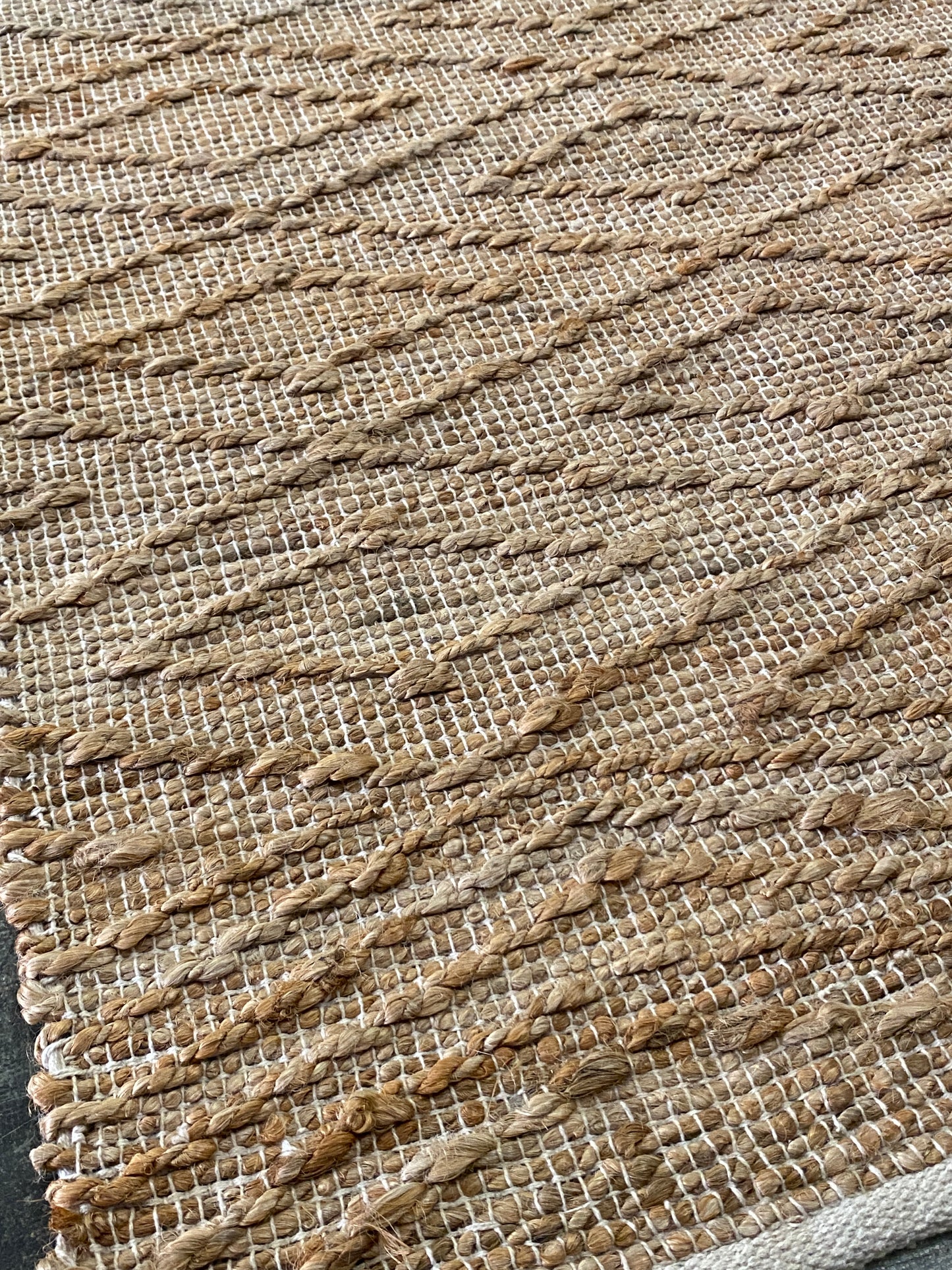 Bone Hornets Trellis Jute