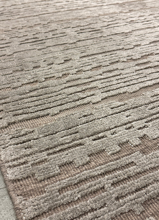 Archive Sale Jaha 12 - Silver Poke 4ft 5in x 6ft 2in