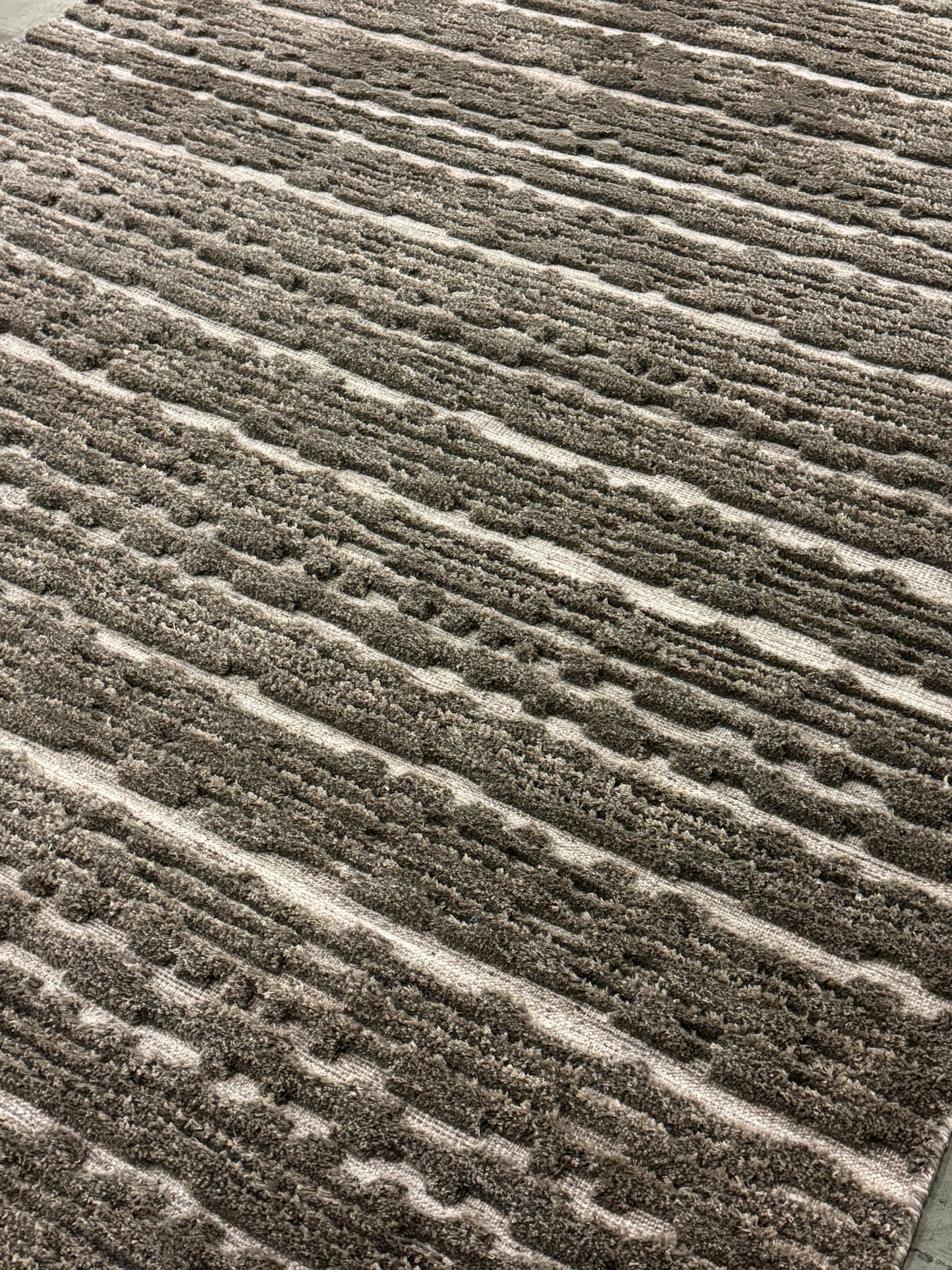 Jaha 12 - Satin Rubble Stria