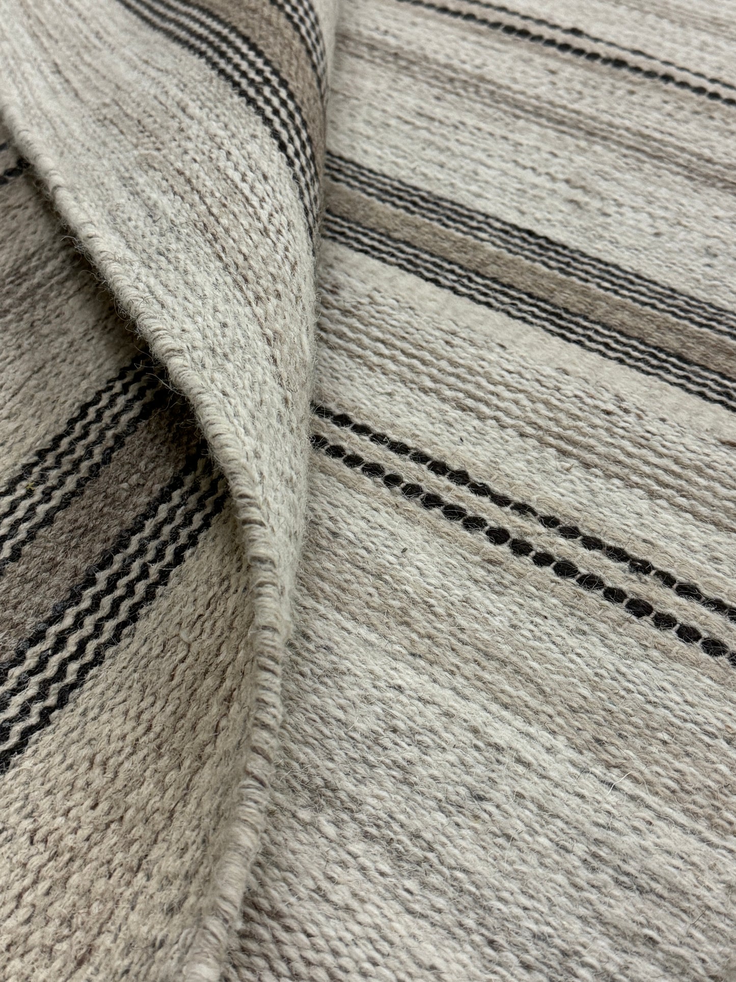 Jhira 02 - Beige & Ivory