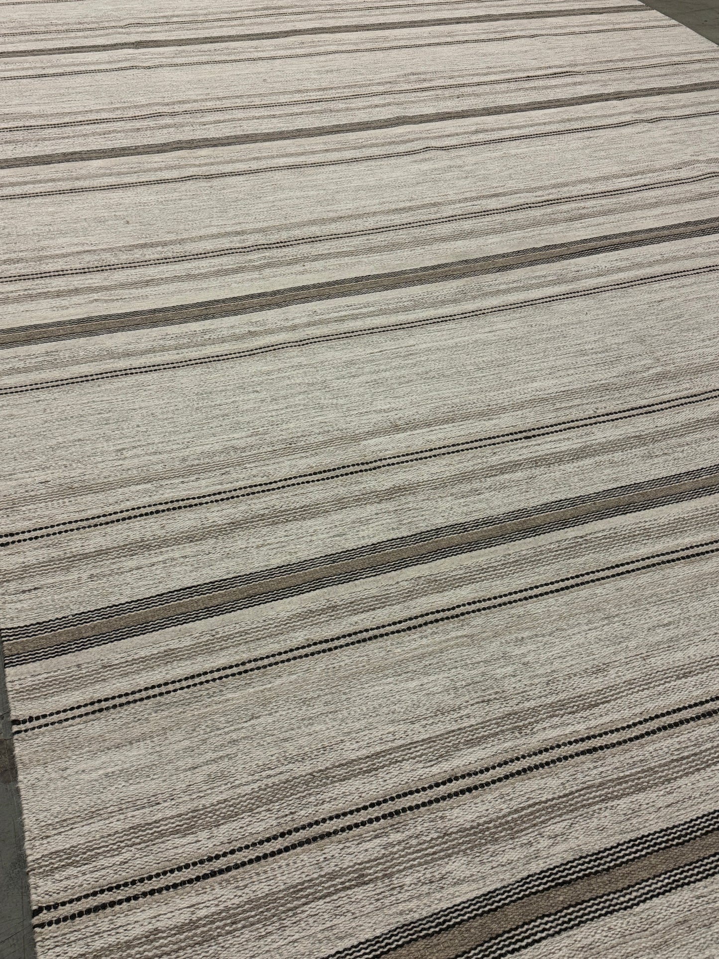 Jhira 02 - Beige & Ivory