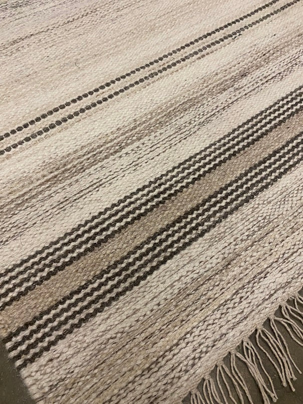 Jhira 02 - Beige & Ivory