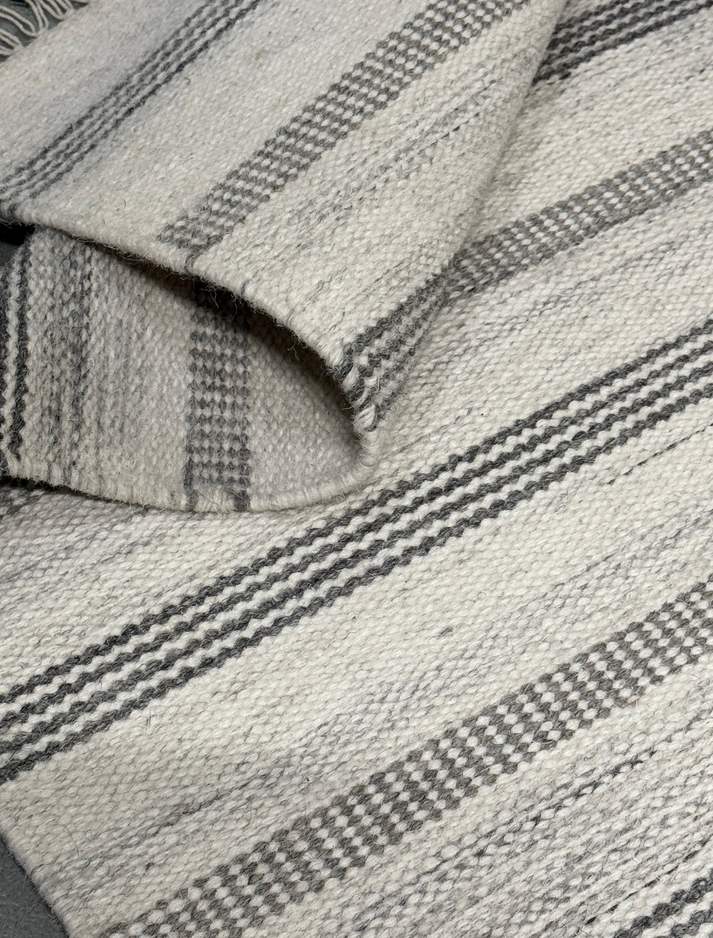 Jhira 03 - Grey Silver Ivory