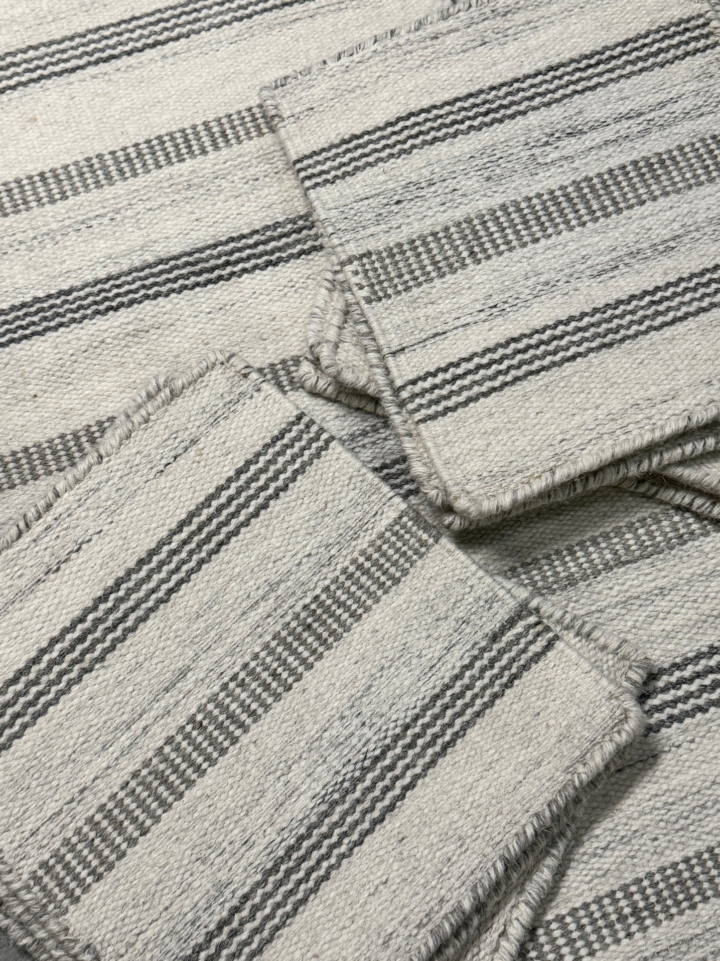 Jhira 03 - Grey Silver Ivory