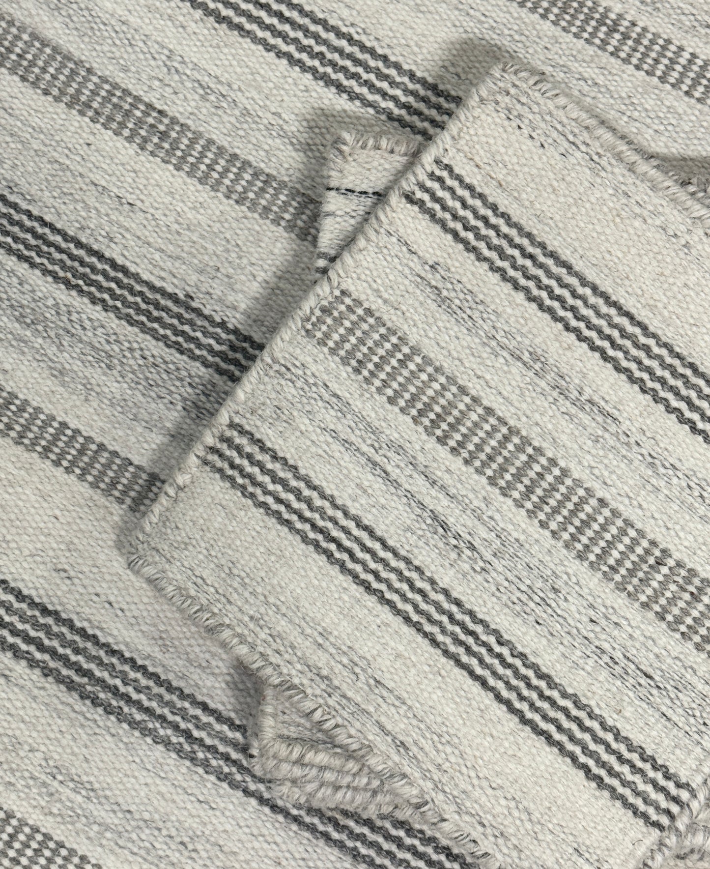 Jhira 03 - Grey Silver Ivory