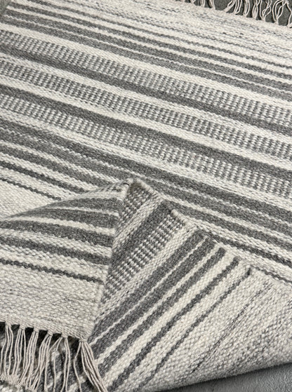 Jhira 05 - Natural Grey Ivory