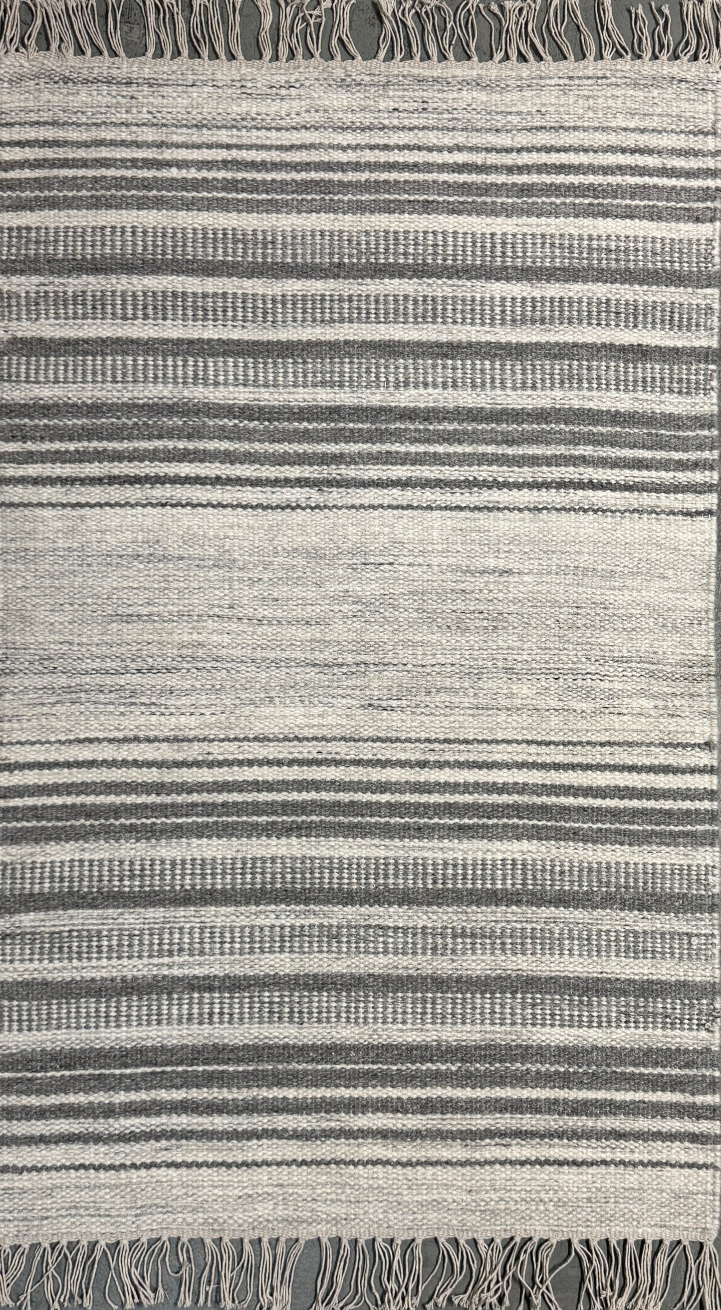 Jhira 05 - Natural Grey Ivory