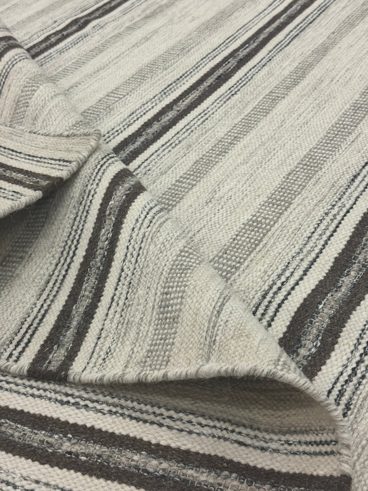 Jhira 06 - Black Charcoal Ivory
