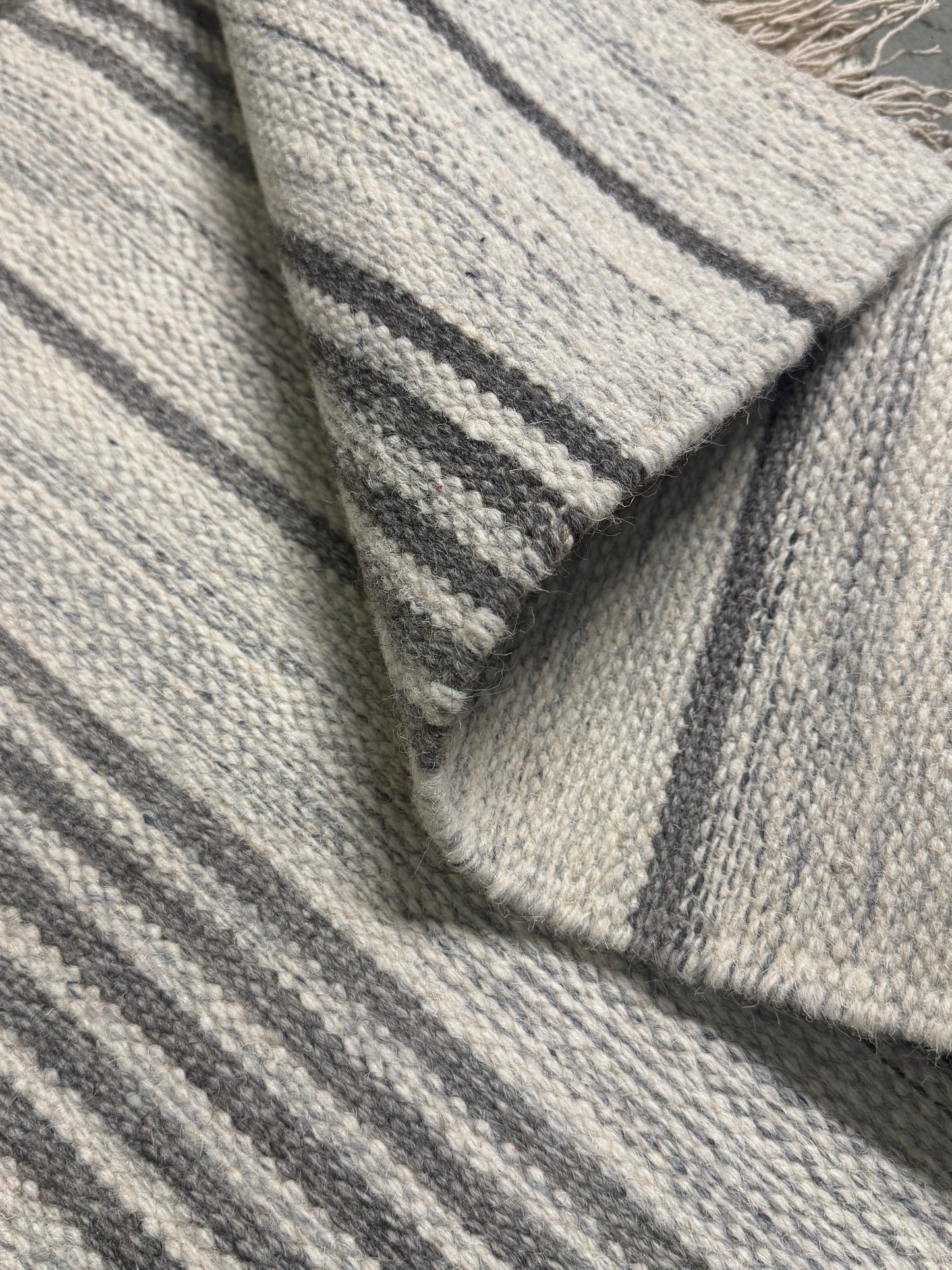 Jhira 08 - Grey Ivory