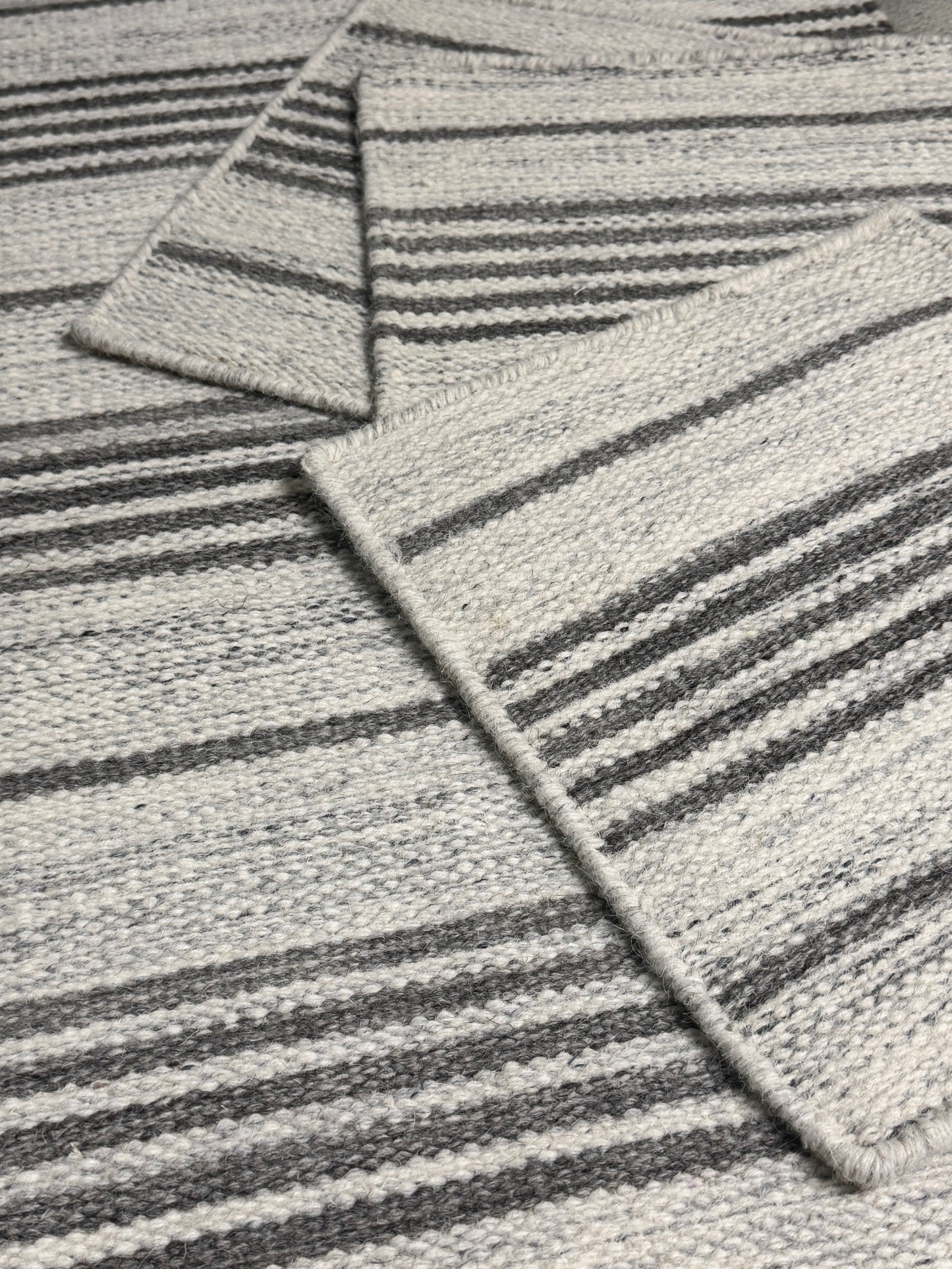 Jhira 08 - Grey Ivory