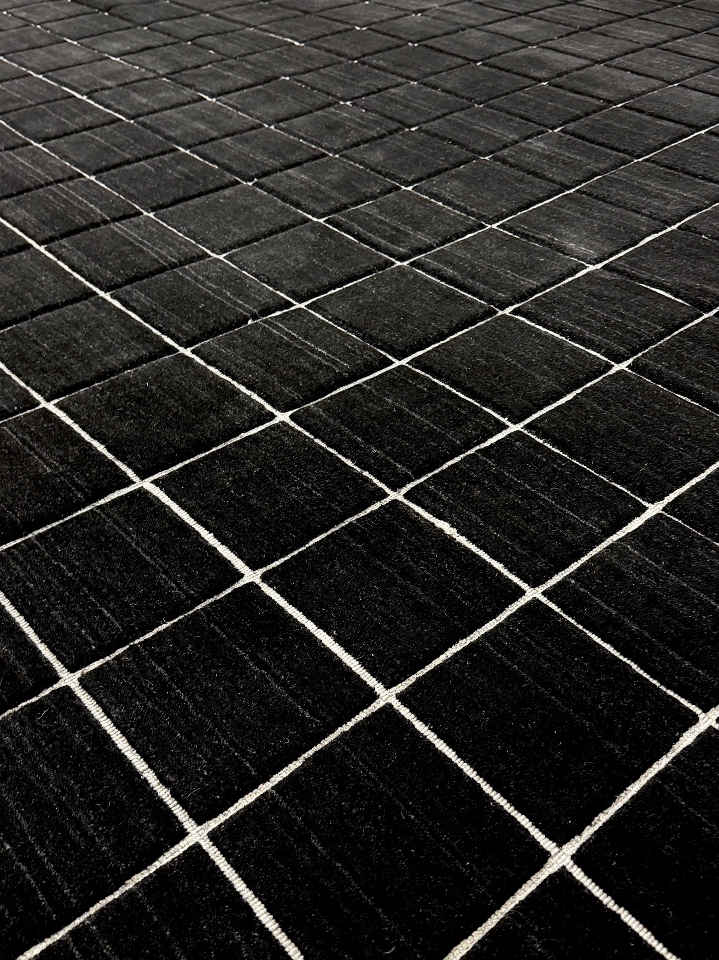 Jix Grid - Black Velvet