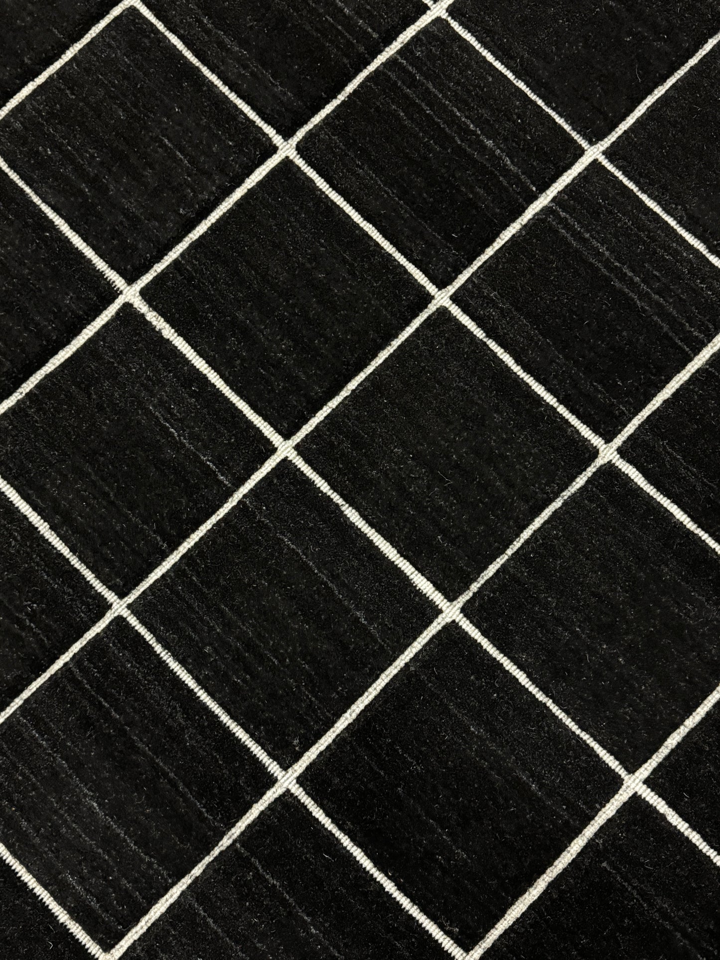 Jix Grid - Black Velvet