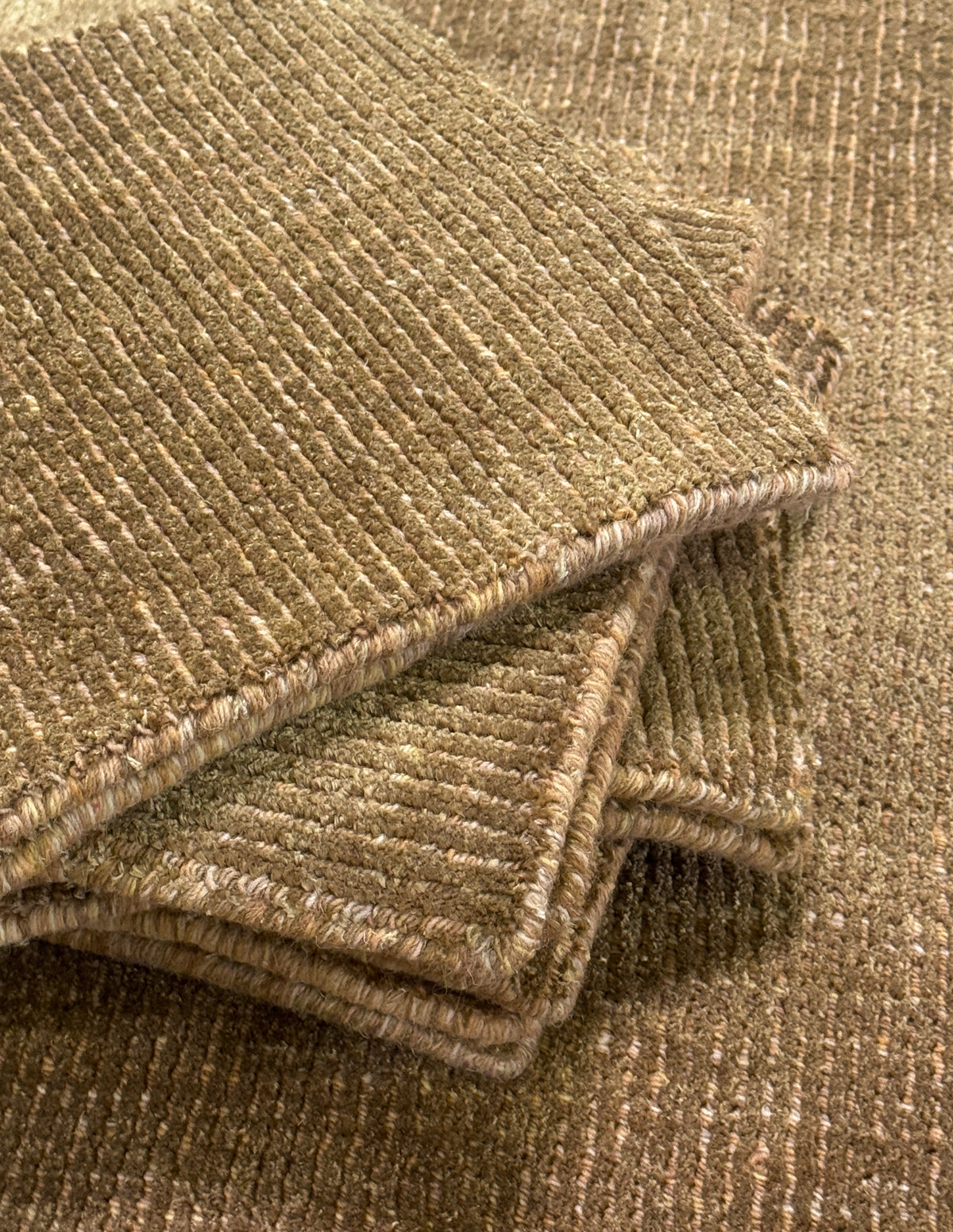 Jixxie Loom - Gilded Bronze