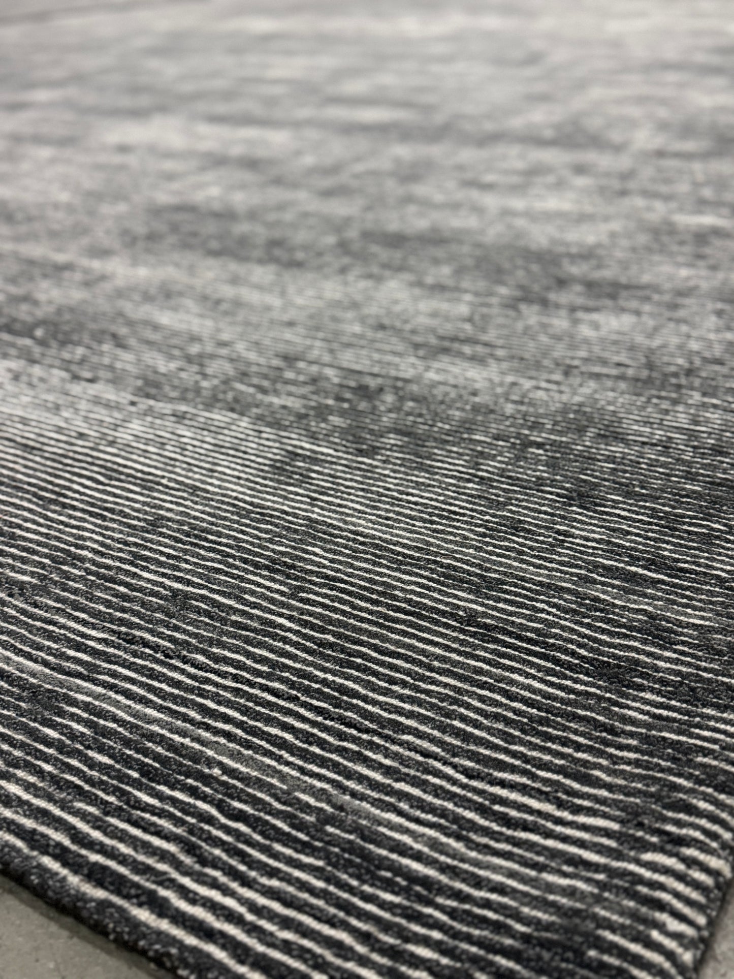 Jixxie Loom - Tufted Peacock