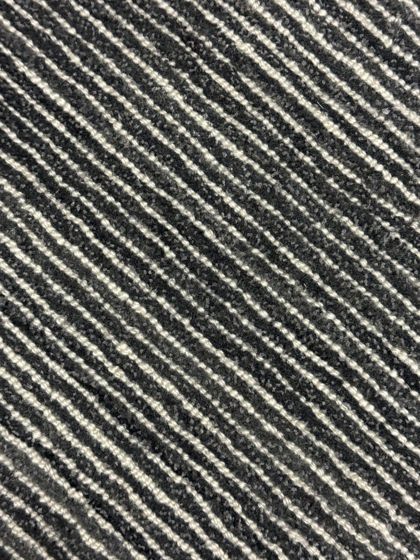 Jixxie Loom - Tufted Peacock