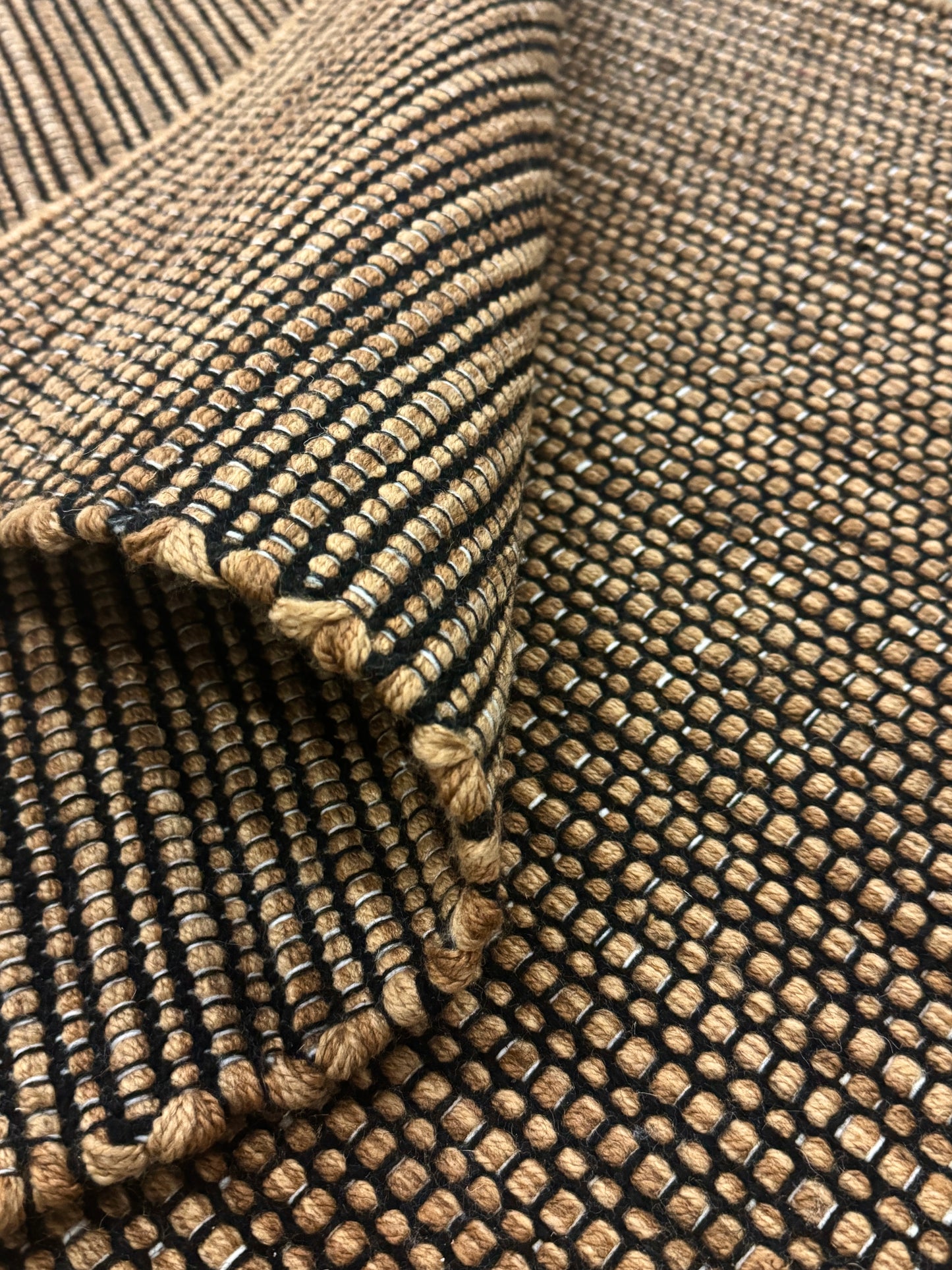 Outdoor Modern Stria - Kickin' Karmel Leg