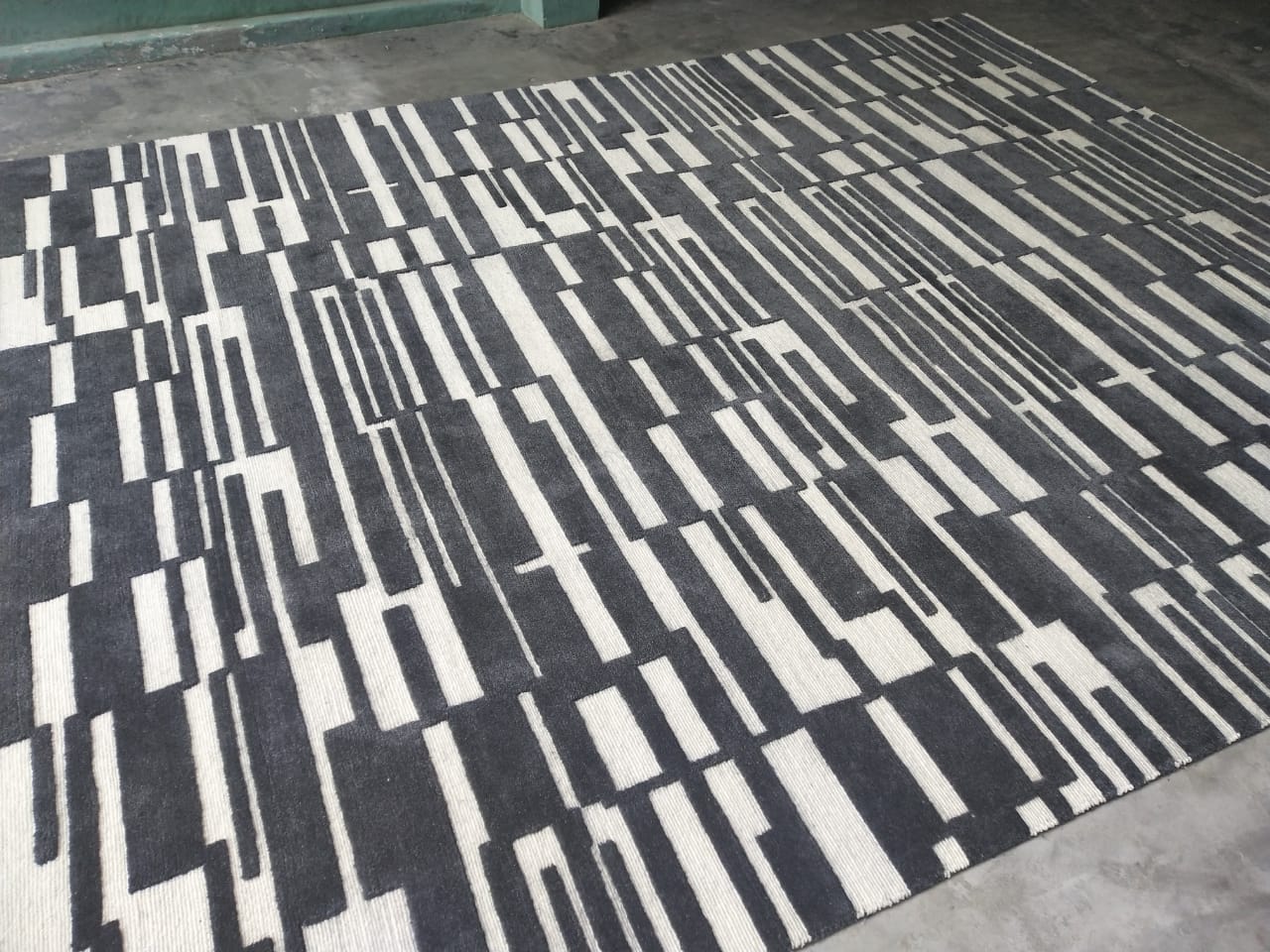 Archive Sale Mirvotto - Black & White 9ft x 12ft