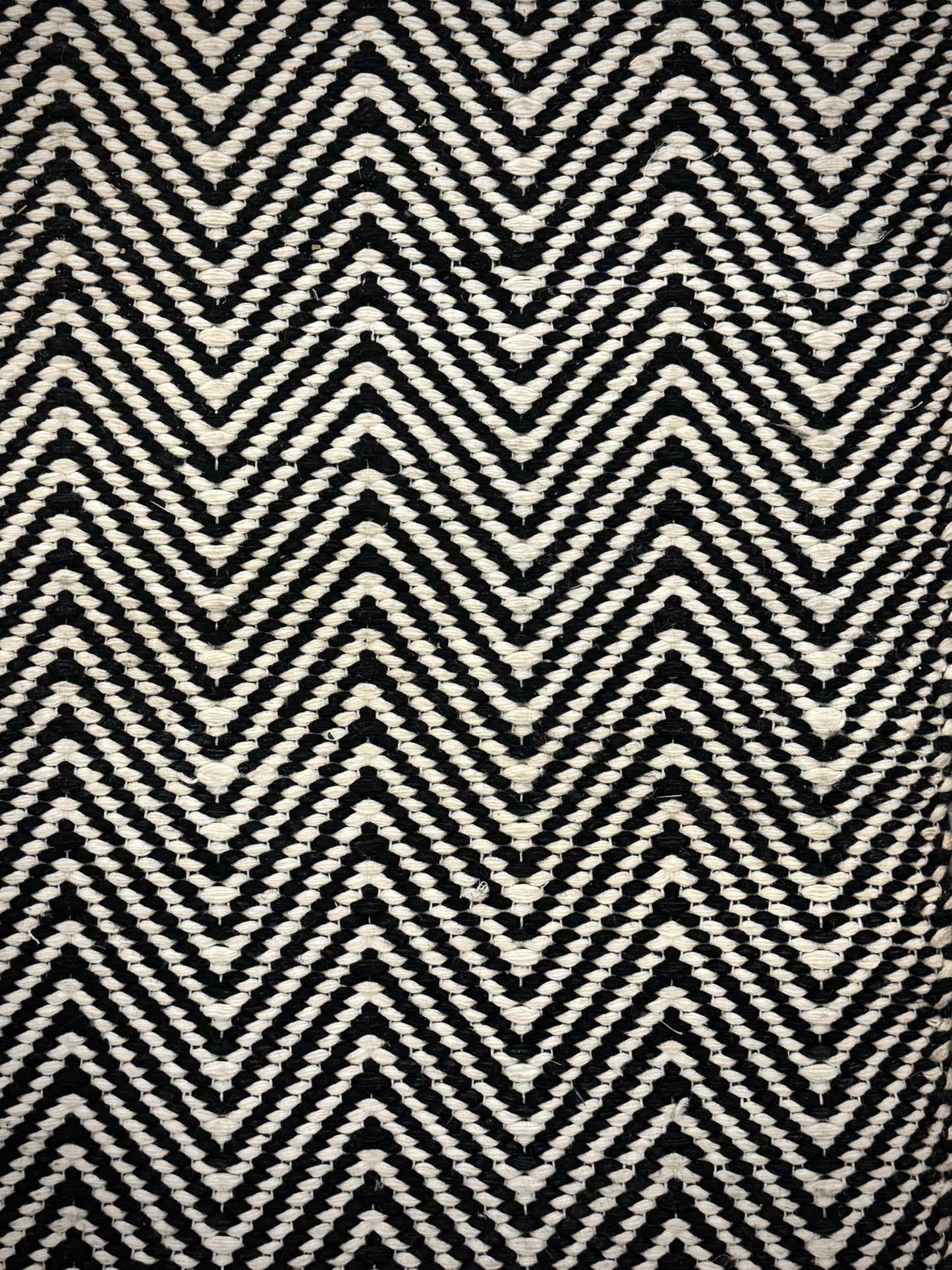 Archive Sale Outdoor Arthouse Chevron - Black & White 8ft 9in Round